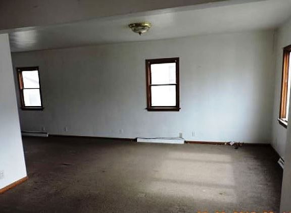 3rd image of 137 Grove Dr