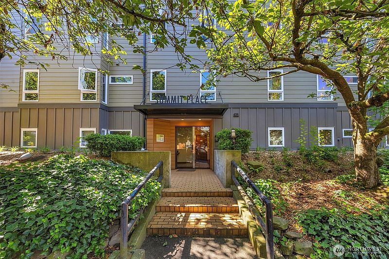 2nd image of 435 Summit Avenue E #402