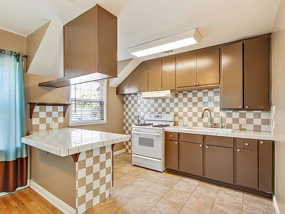 3rd image of 10303 1/2 Monterey St