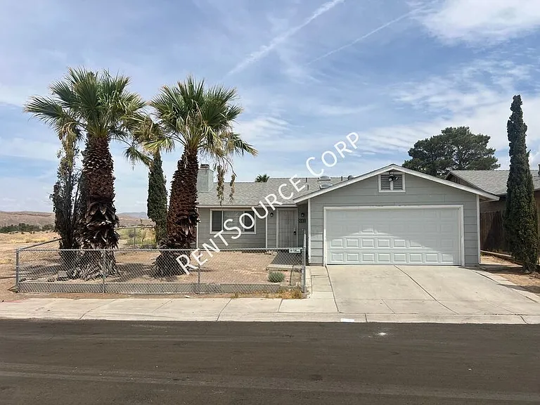 841 Chateau Way — Photo 2