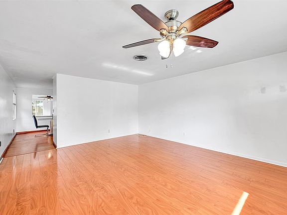 5th image of 5031 SW 94th Way
