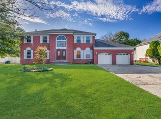 4 Linda Ln, Edison, NJ 08820