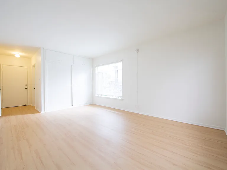 Gayley Manor Apartments — Photo 94