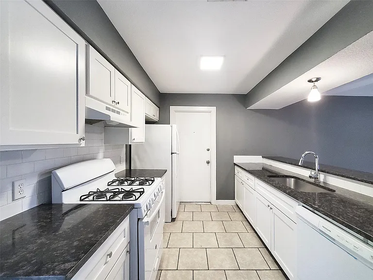 1813 Nicole Cir #B — Photo 4