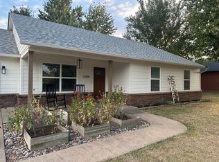 2704 Pleasant View Ln, Bentonville, AR 72712