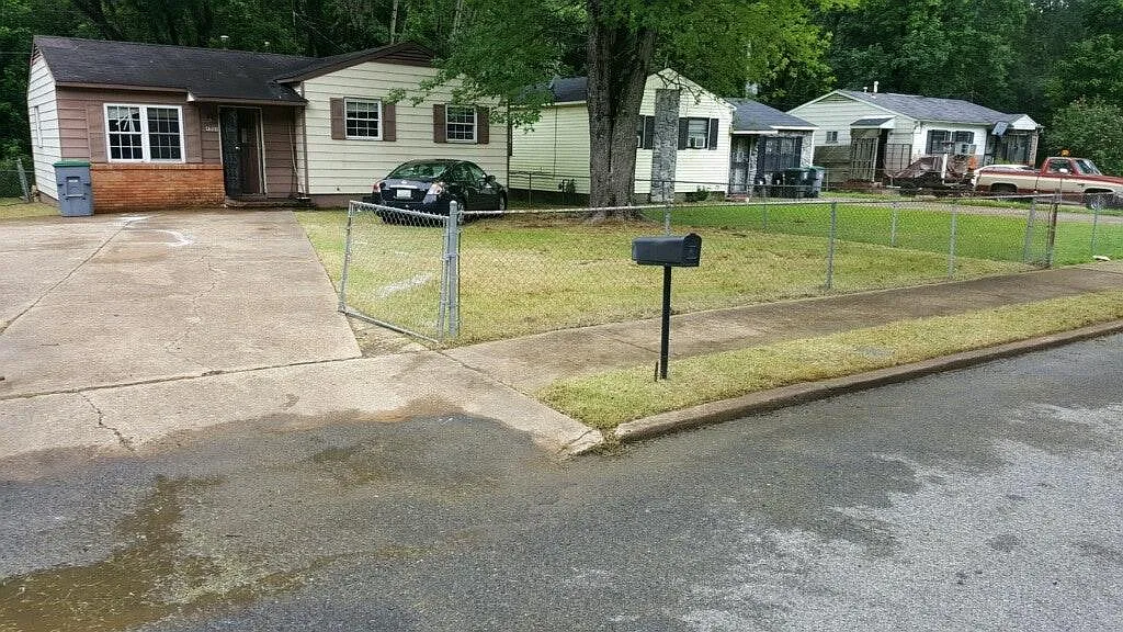 3 bed, 854 sqft, $1,025 — Photo 1