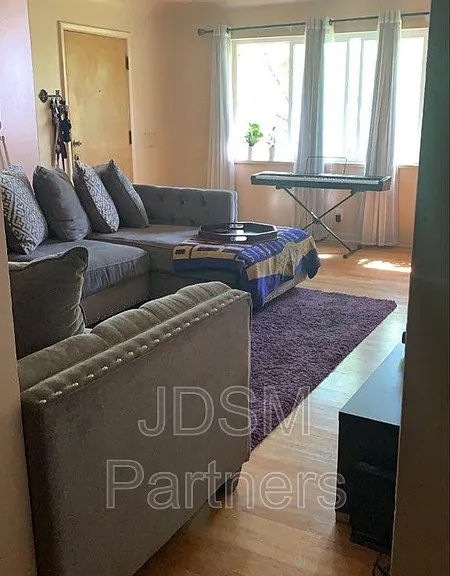 1545 N Jackson St — Photo 15