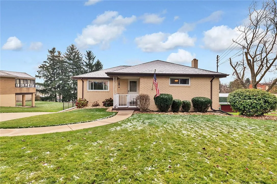 221 Lenore Dr photo 1