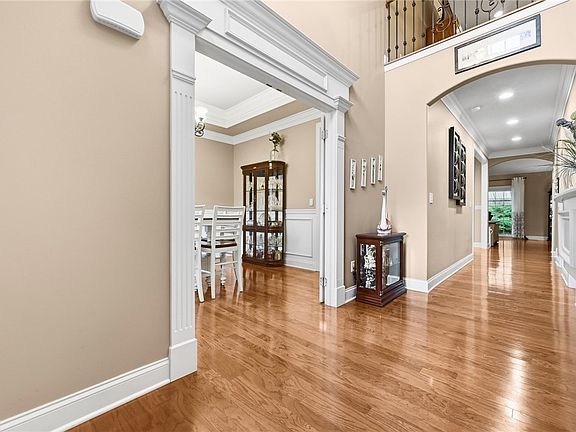 4th image of 303 Torrey Pine Dr