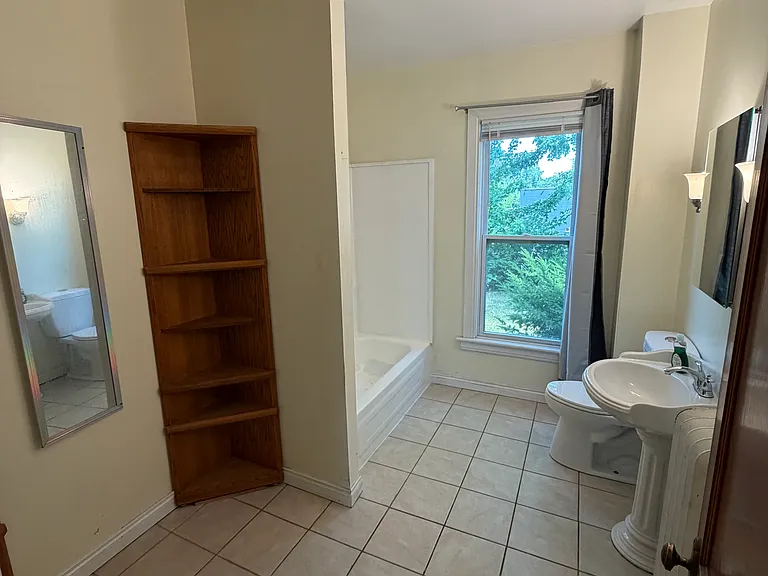 2500 S Saginaw St #1 — Photo 21