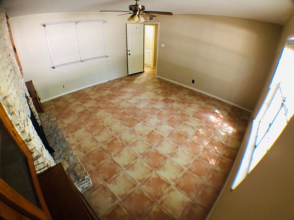 3rd image of 1709 Deerfield Dr