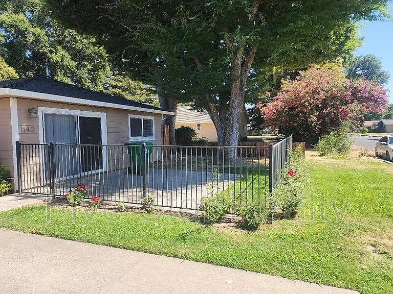 1142 Indiana St — Photo 3