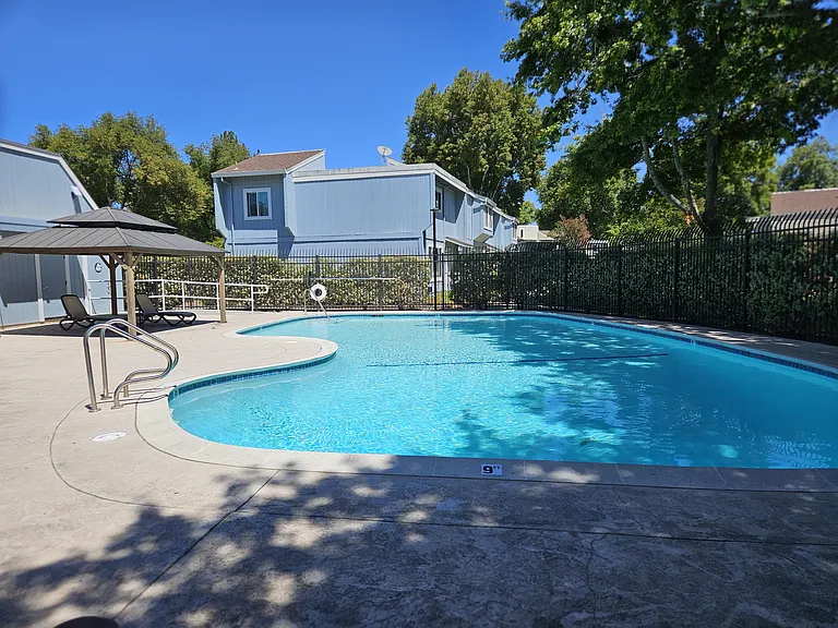 403 Fernbridge Pl — Photo 31