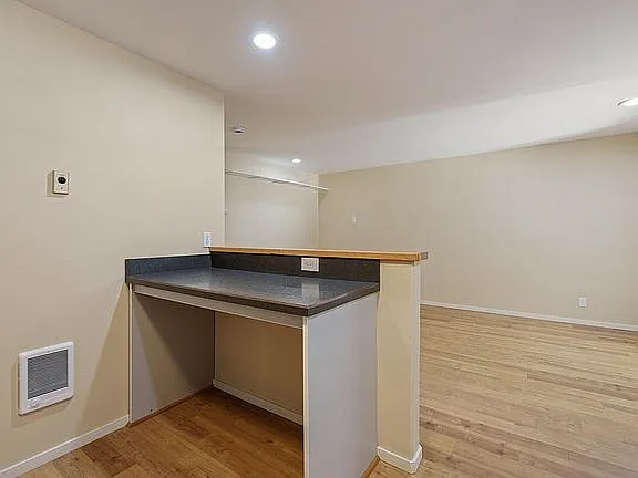 1439 NW Juniper St #6 — Photo 14