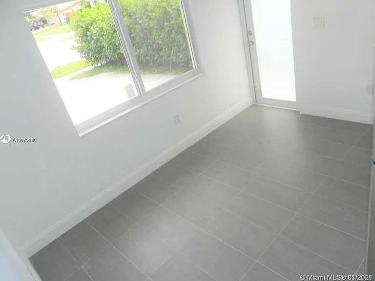 4600 SW 93rd Ct — Photo 3