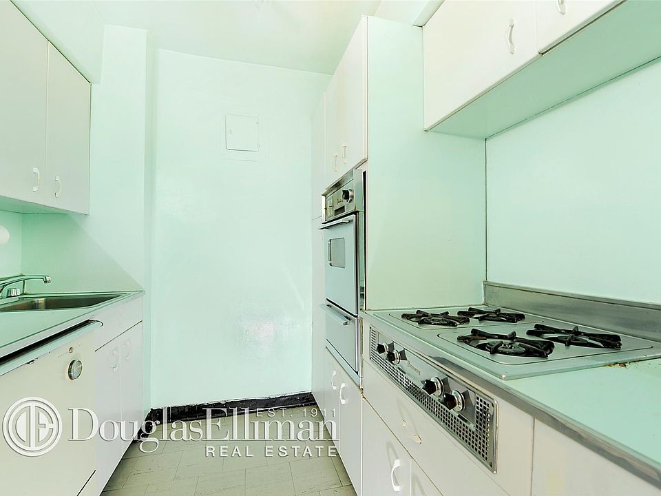 2nd image of 100 W 57th St APT 6Q