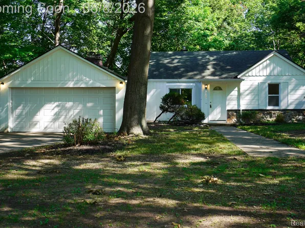 24300 Simmons Ave, Southfield, MI 48033