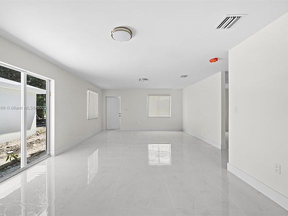 4th image of 933 NW 50th St