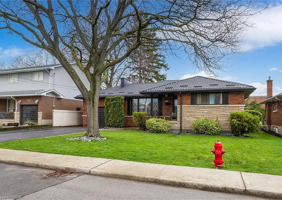 1st image of 32 Belair Dr