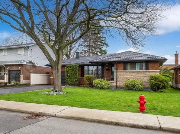 32 Belair Dr, Hamilton, ON L9A 2Z4
