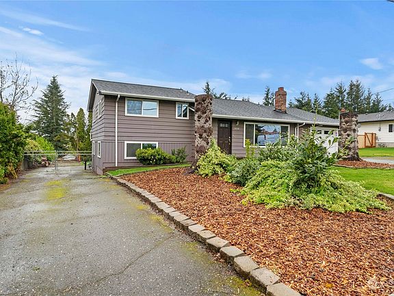 Lots of parking including RV/Boat parking with 30 amp hook up>