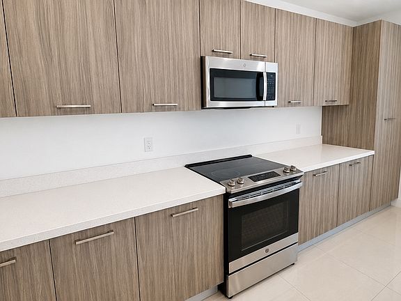 4th image of 13642 SW 157th Pl