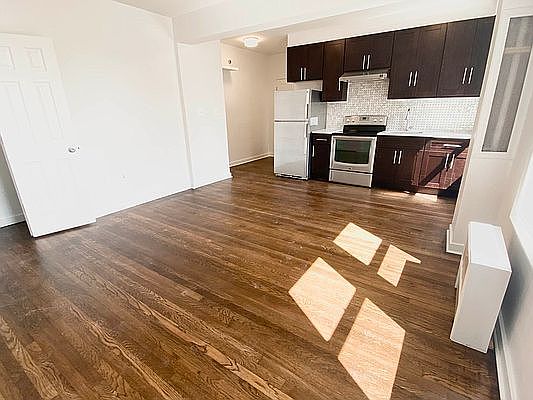 3rd image of 21-45 28th St #2R