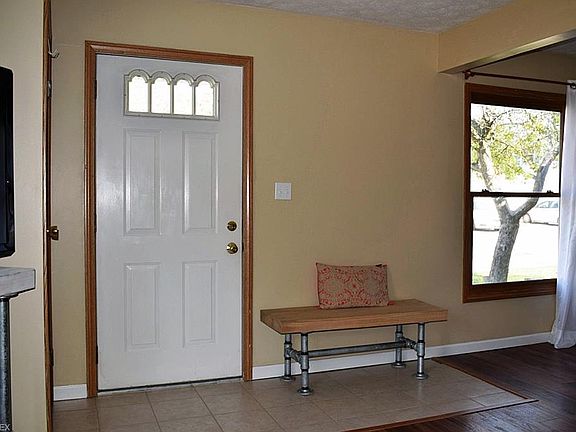 4th image of 150 Canterbury Ln #B-31