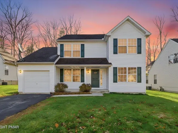 315 Witness Tree Ct, East Stroudsburg, PA 18301