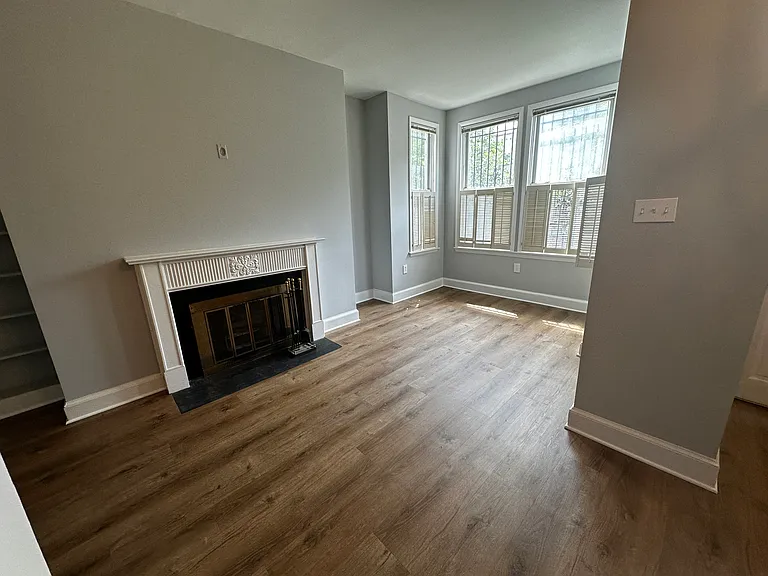 306 E St NE — Photo 11