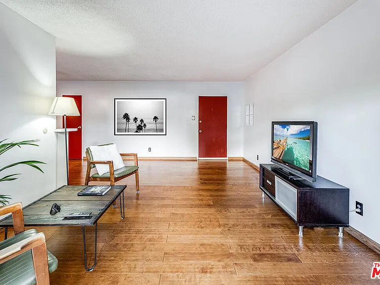 5919 Chula Vista Way #6 — Photo 7