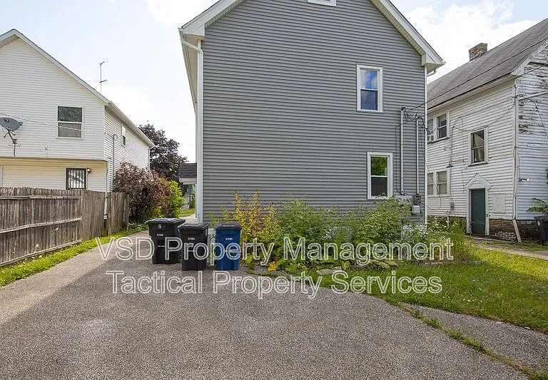 3692 E 147th St #DOWN — Photo 2