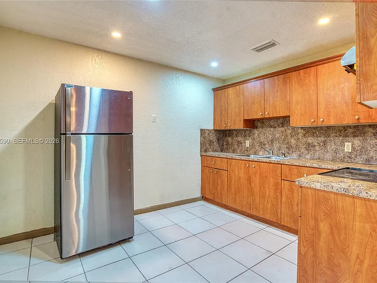 129 SE 4th Ave #1 — Photo 9
