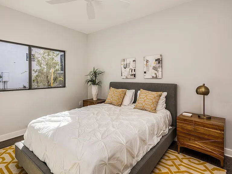 1645 E Cheery Lynn Rd #6 — Photo 24