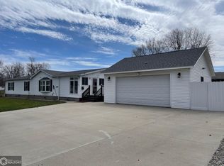 902 D Ave W, Oskaloosa, IA
