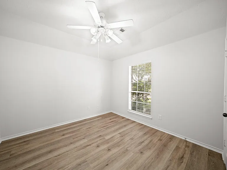 2415 Wyckchester Dr — Photo 8