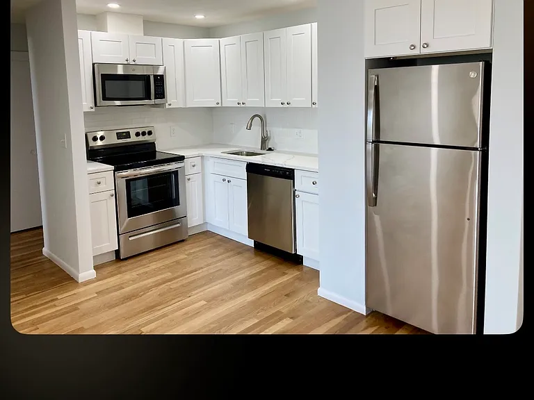 135 Quincy Ave — Photo 1