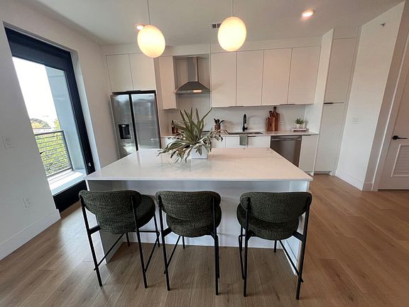 5th image of 1701 Simond Ave #327