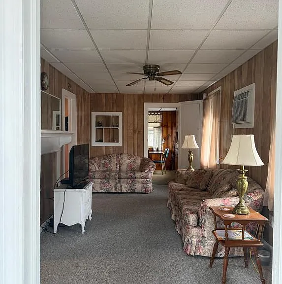 102 Garrison Ave — Photo 2