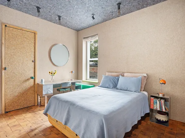 527 Hudson Street image 22 of 24