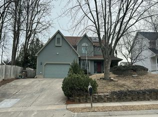 467 Edgewood Ln, Pleasant Hill, IA 50327