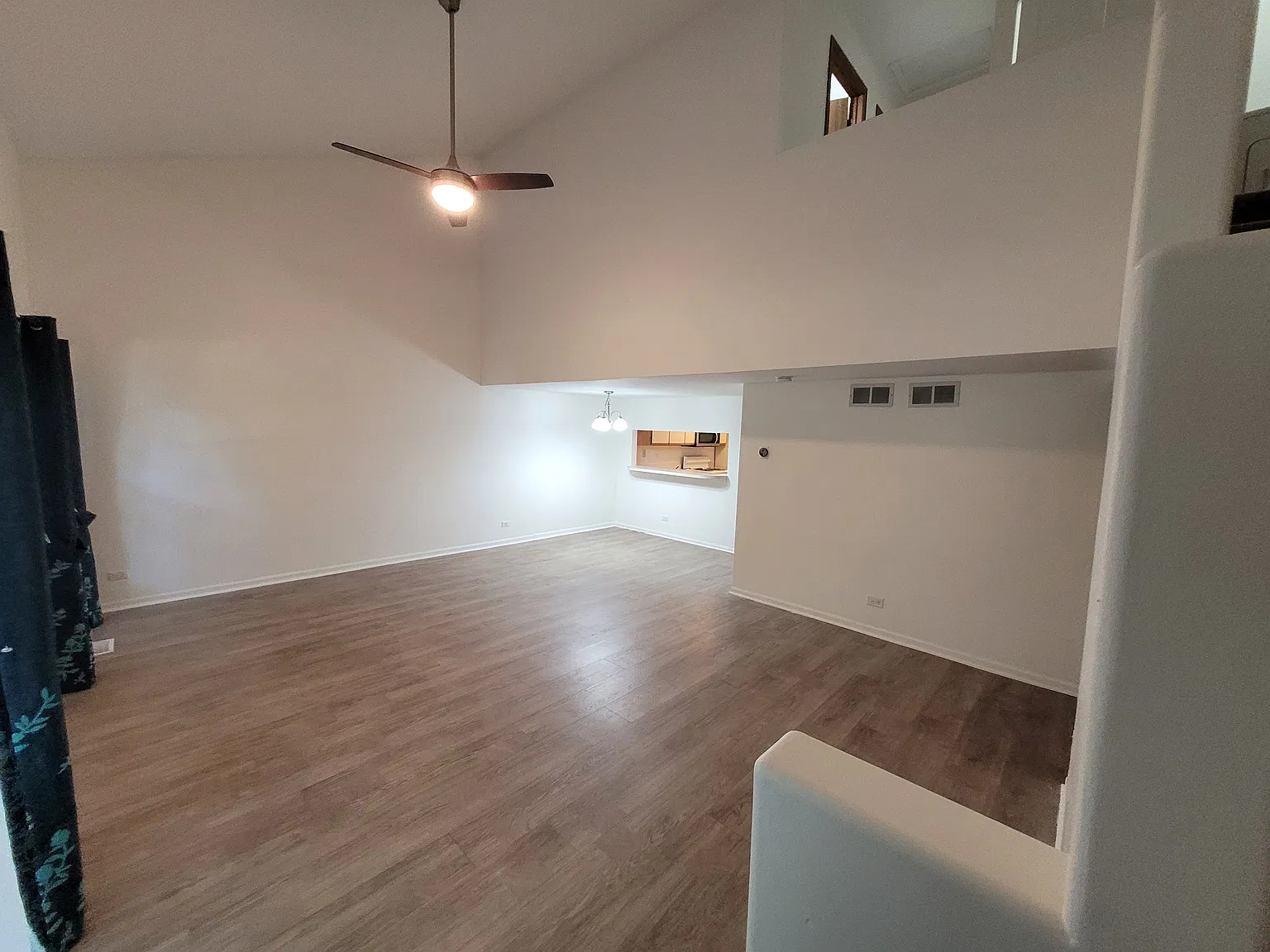 2 bed, 1.5 bath, 1126 sqft, $1,923 — Photo 3