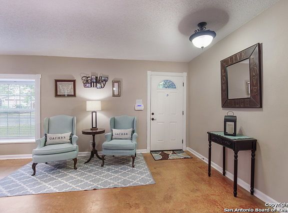 4th image of 6647 Country Field Dr
