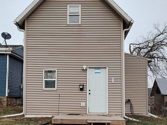 3rd image of 610 E Linn St