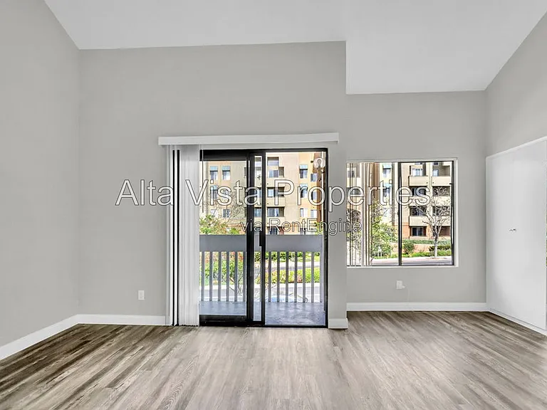 4082 Mahaila Ave #E — Photo 18