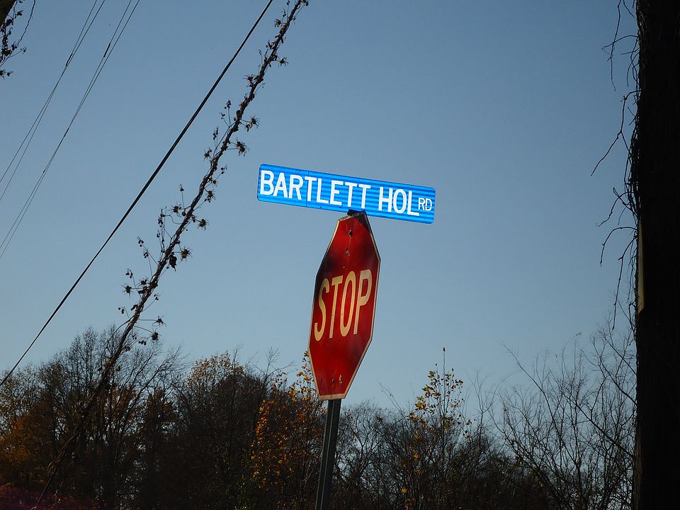 2nd image of 240 Bartlett Hollow Rd