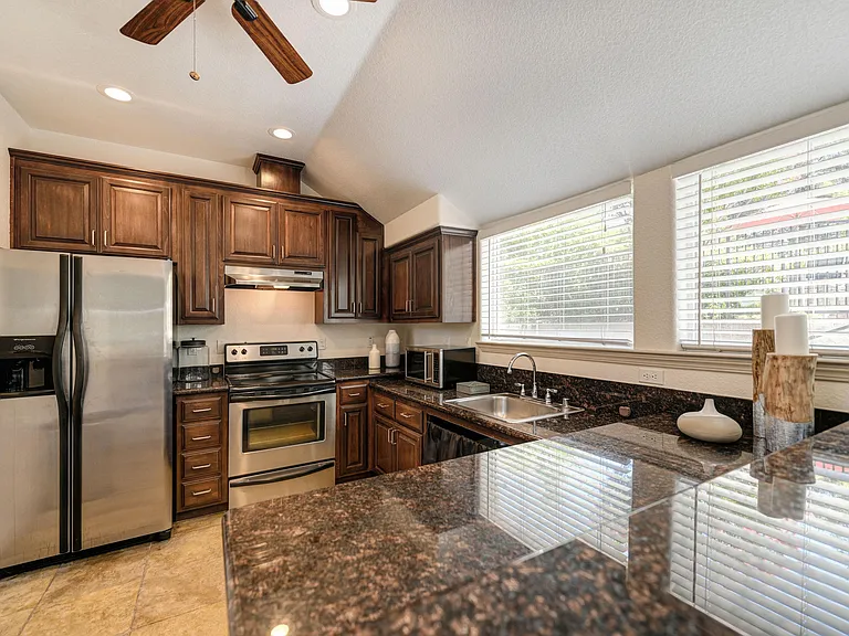 Lake Pointe Clubroom Kitchen