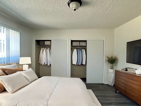 3rd image of 14140 Delano St #6