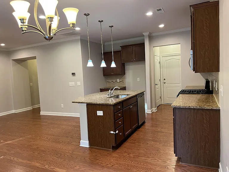 204 Alamosa Pl — Photo 4