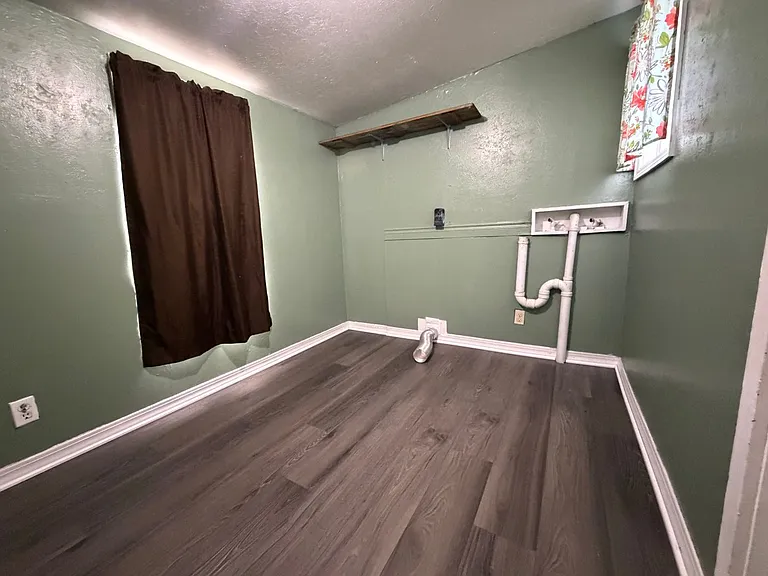 785 Park Hill Ln — Photo 7